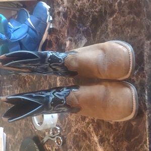 Ariat size 5 cowboy boots